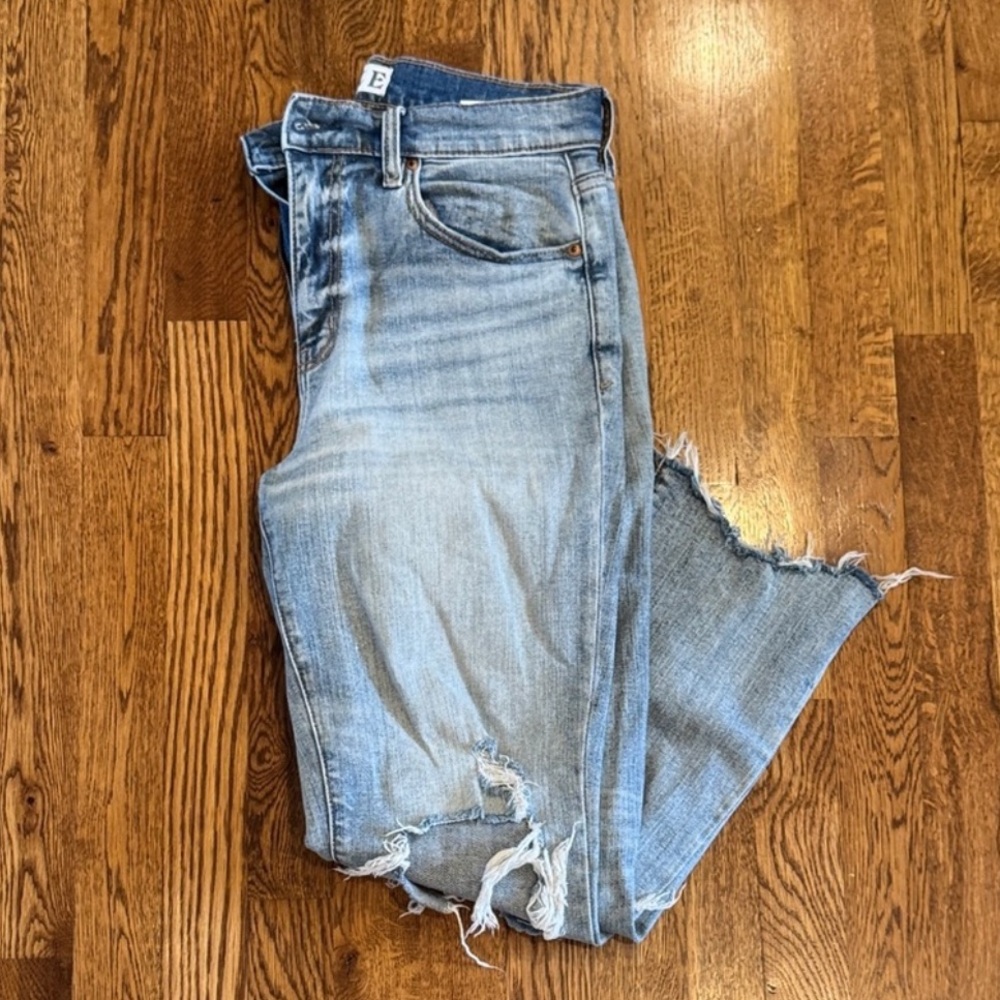 Daze Women’s Distressed Light Blue Jeans Size 28